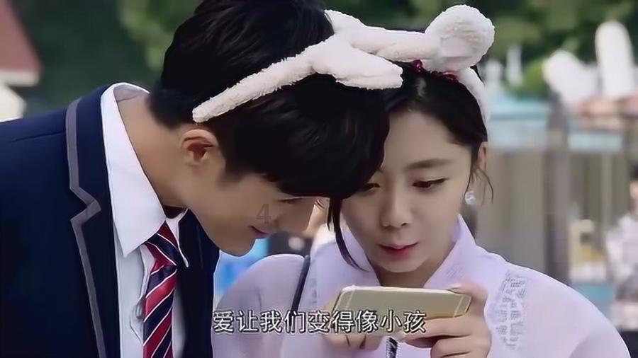 河南巩义:儿童燃放烟花爆竹引发火灾,消防员扑救